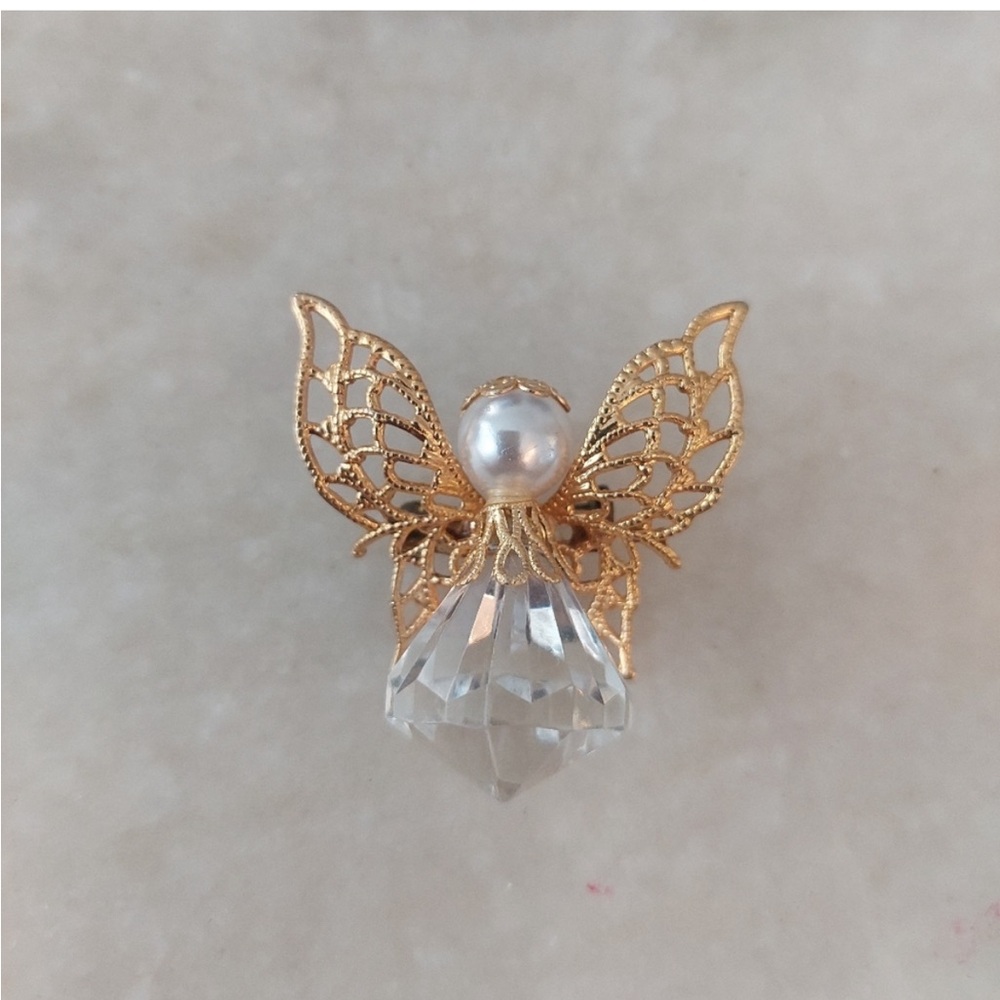 Chrystal angel brooch